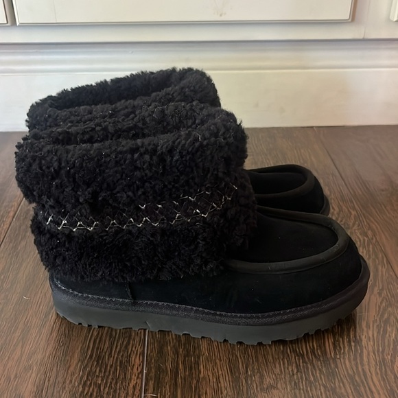 NWT UGG Mini Braided Boots! - Picture 3 of 7